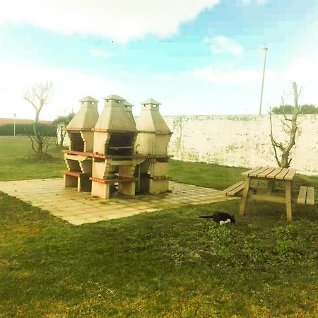 Beach Front Apartment - With Swimming Pool, Barbecue And Tennis Court! Viana do Castelo Bagian luar foto