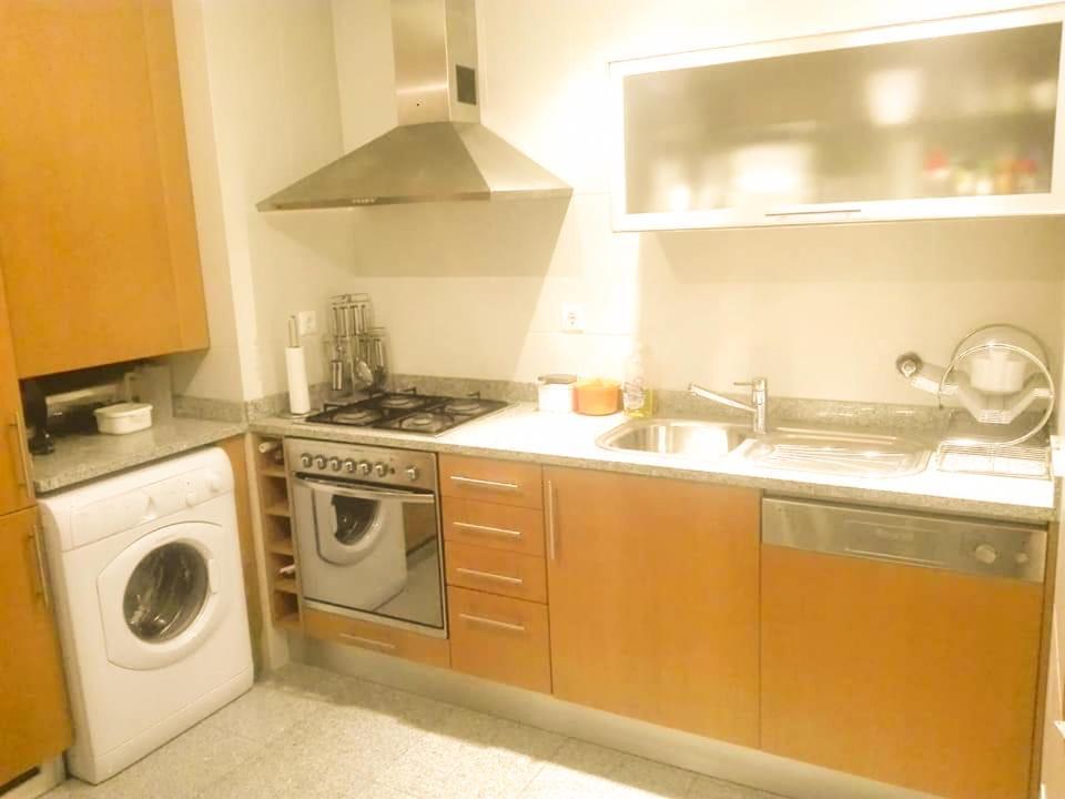 Beach Front Apartment - With Swimming Pool, Barbecue And Tennis Court! Viana do Castelo Bagian luar foto